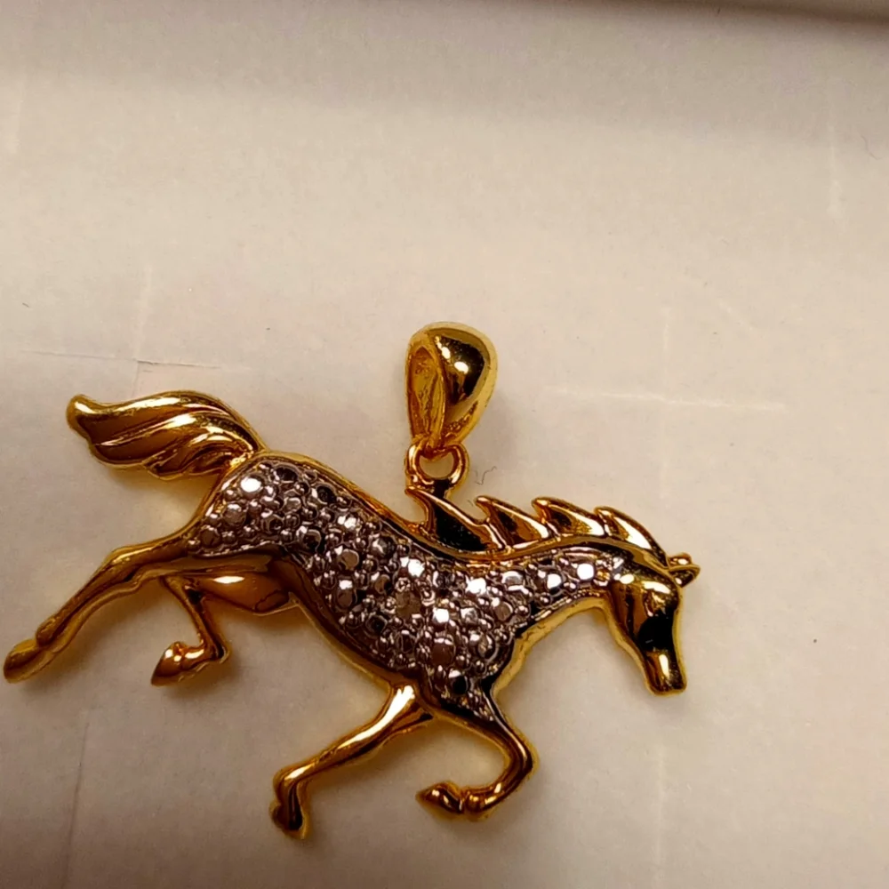 Diamond accent gold tone horse pendant - Picture 7 of 10